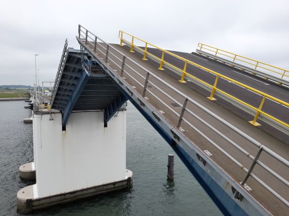 Zeelandbrug geopend